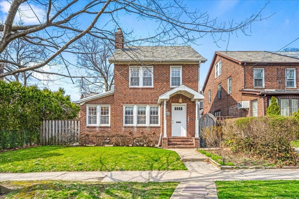 Queens Real Estate Agent | Agatha Lubas, Homes by Agatha 1 House for sale in Queens, NY — Homes by Agatha