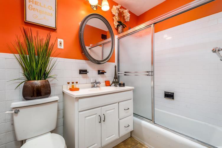 Co-op sold in Briarwood, Queens NY — 85-15 Main Street #2B bathroom | recently sold Briarwood | Homes by Agatha, Agatha Lubas realtor