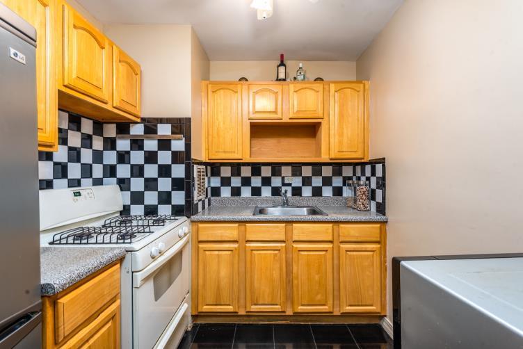 Homes sold in Briarwood, Queens NY — 85-15 Main Street #2B kitchen | Briarwood real estate | Agatha Lubas, Homes by Agatha