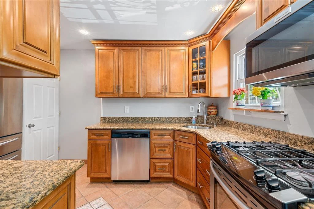 Homes sold in Brownsville, Brooklyn NY — 561 Powell Street kitchen