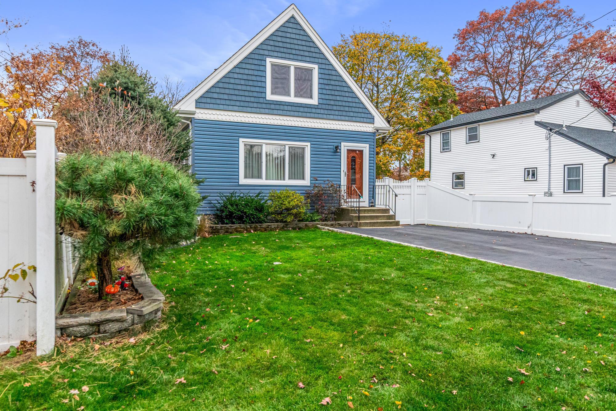 Recently sold homes in Ronkonkoma, Long Island NY — 4928 Express Drive South | Ronkonkoma real estate sold | Agatha Lubas, Homes by Agatha