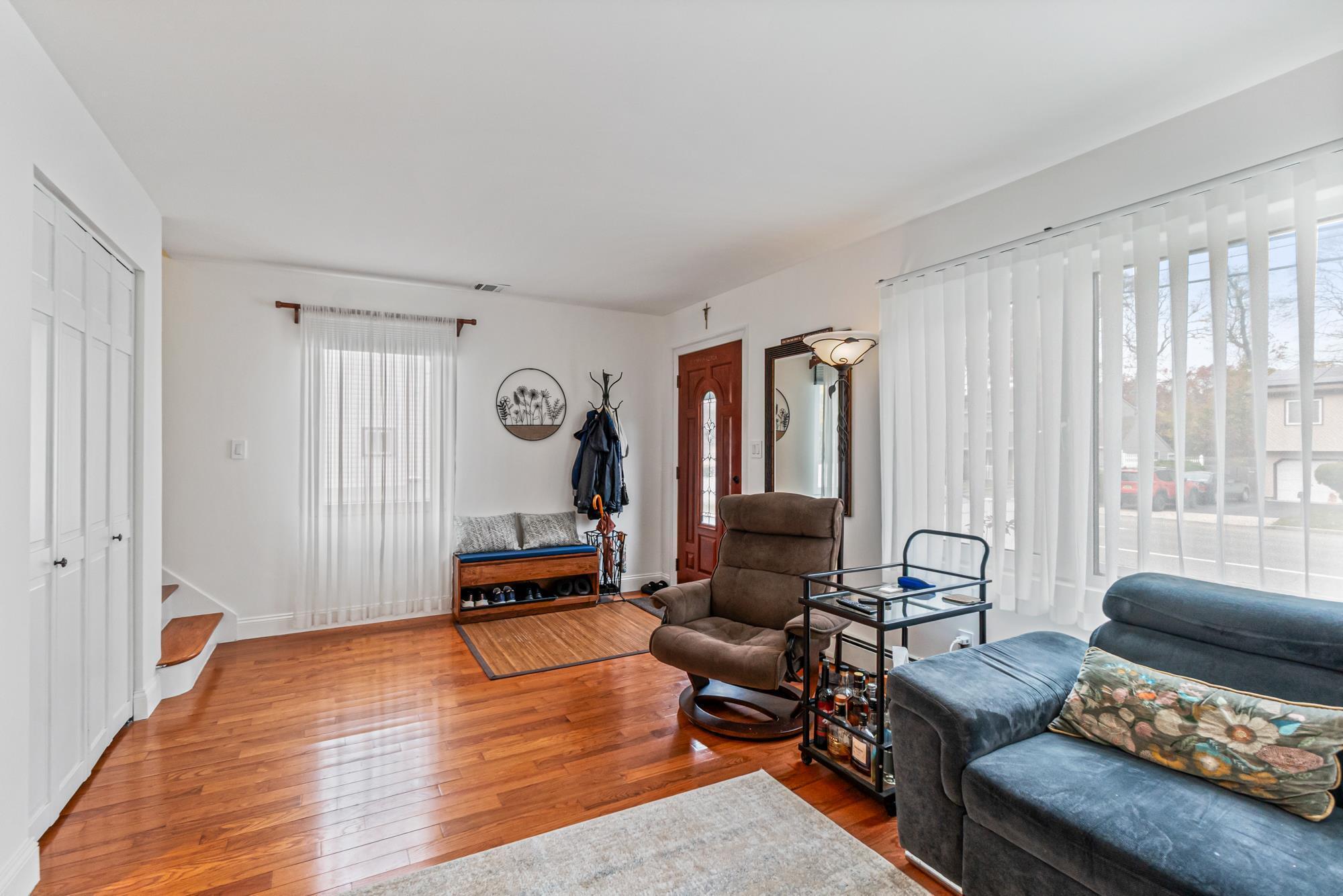 House sold in Ronkonkoma, Long Island NY — 4928 Express Drive South | recently sold Ronkonkoma | Homes by Agatha, Agatha Lubas realtor