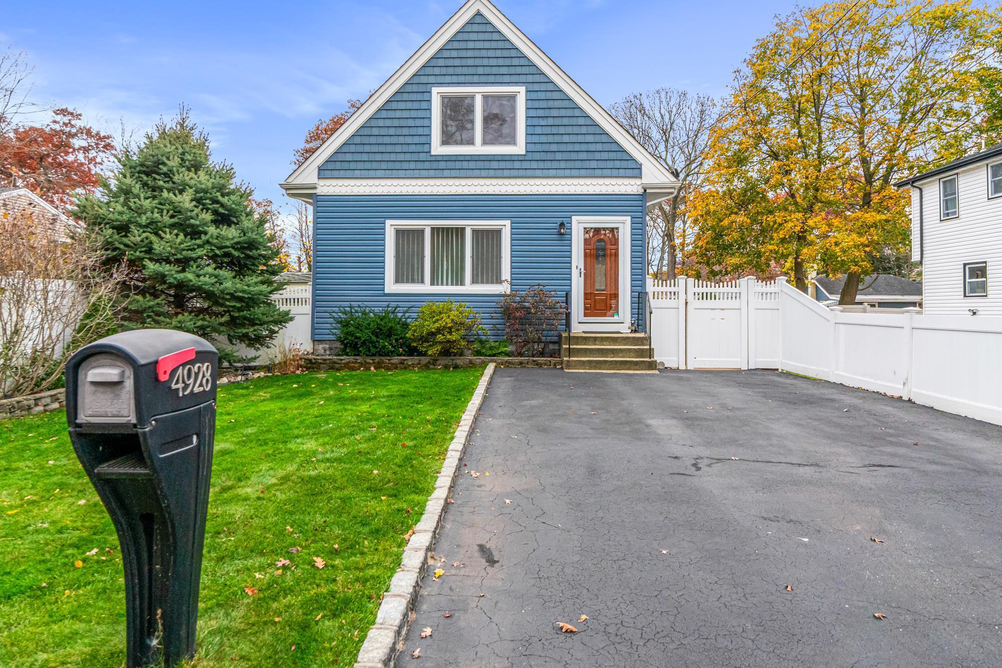 House sold in Ronkonkoma, NY — 4928 Express Drive South | recently sold homes Ronkonkoma Long Island | Agatha Lubas, Homes by Agatha realtor