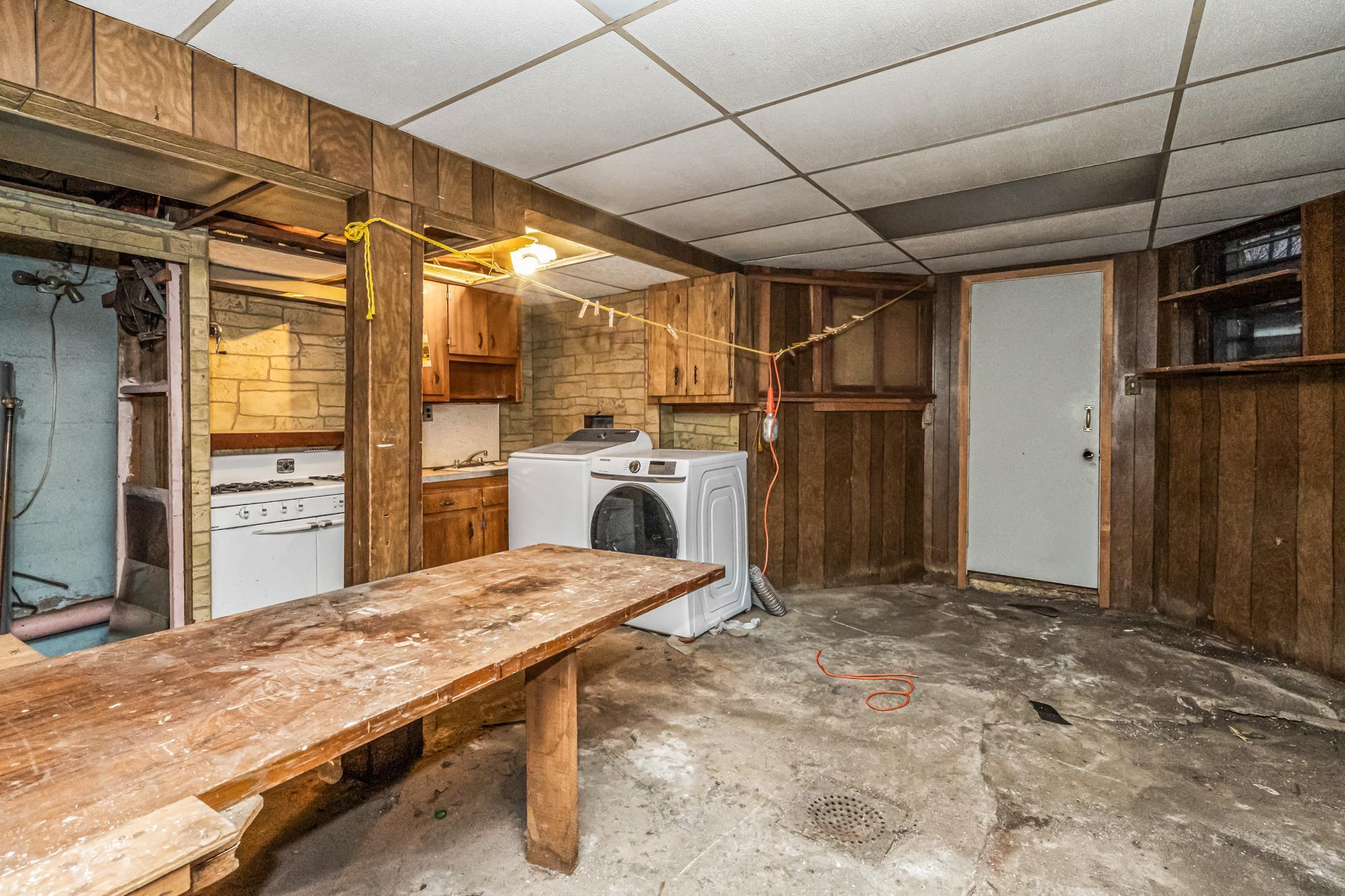 House sold in Woodhaven, Queens NY — 94-20 86th Road lower level | recently sold homes Woodhaven | Homes by Agatha realtor