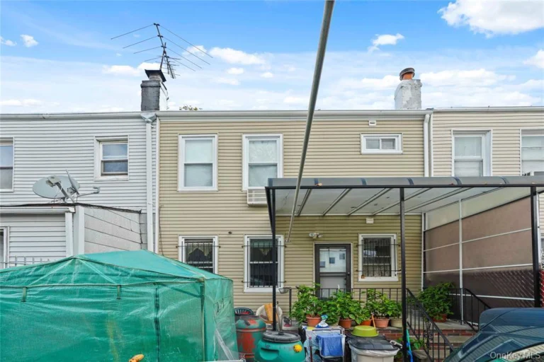 Houses for sale in Ozone Park, NY — 94-32 77th Street backyard | Queens homes for sale | Homes by Agatha realtor