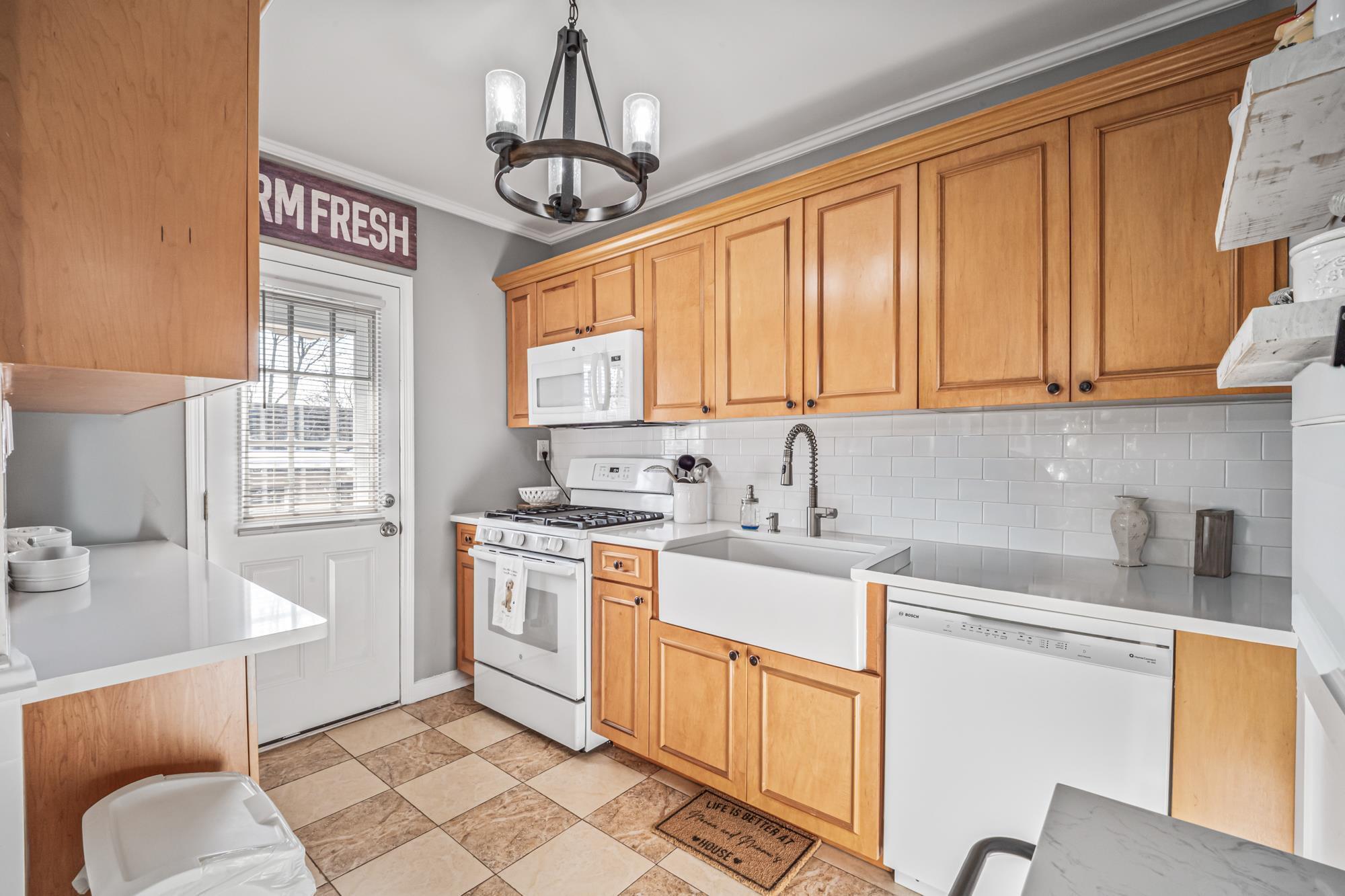 Middle Village, Queens NY homes sold — 65-26 Admiral Avenue kitchen | Middle Village real estate | Agatha Lubas, Homes by Agatha