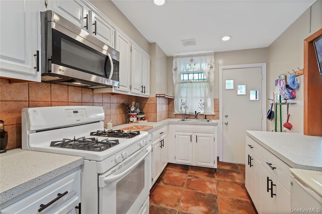 Queens, NY houses for sale — 94-32 77th Street kitchen | Ozone Park real estate | Homes by Agatha realtor