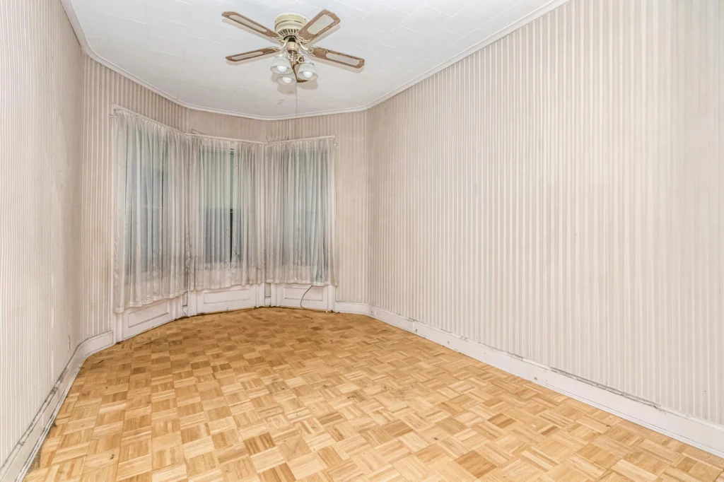 Recently sold homes in Woodhaven, Queens NY — 94-20 86th Road living room