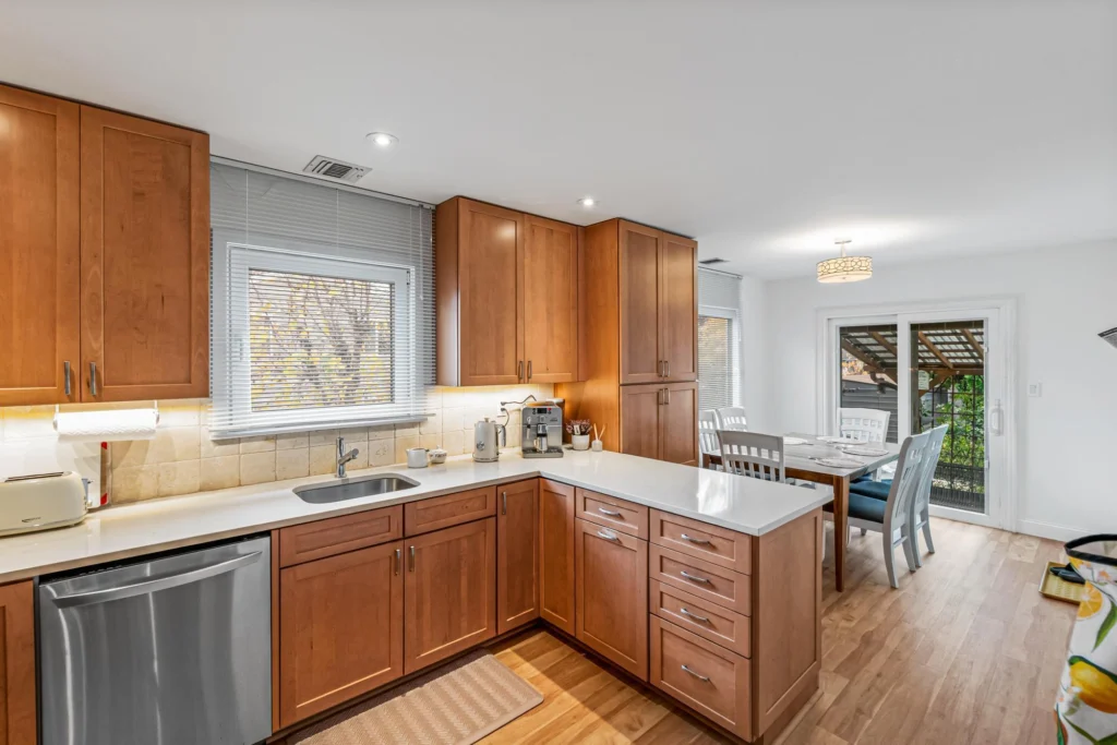 Recently sold in Ronkonkoma NY — 4928 Express Drive South bathroom
