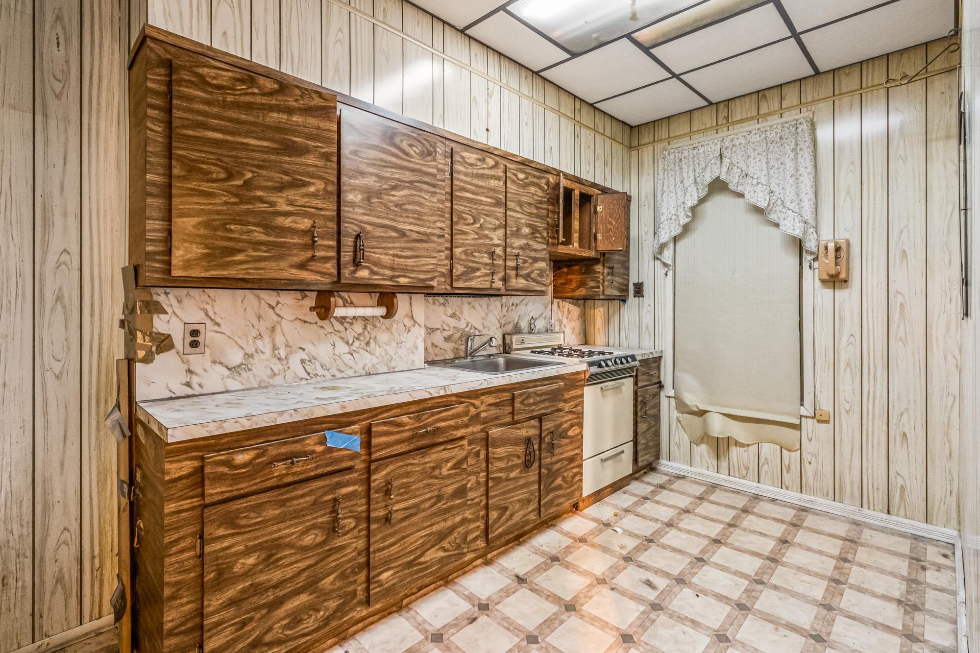 Recently sold in Woodhaven, Queens NY — 94-20 86th Road kitchen | homes sold Woodhaven | Agatha Lubas, Homes by Agatha