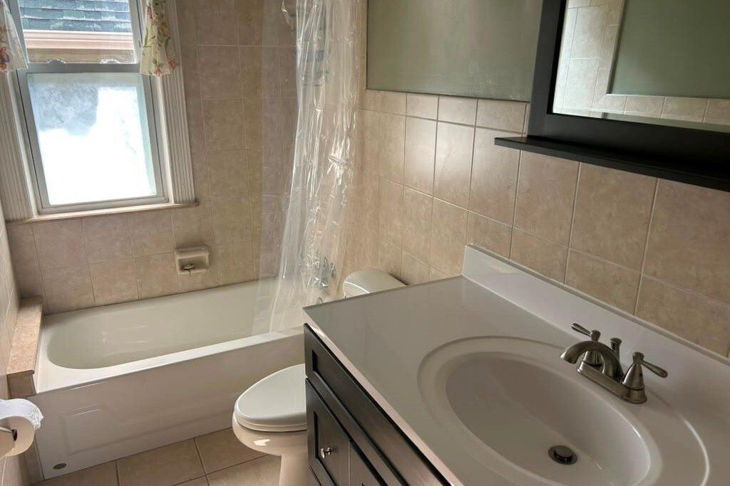 Richmond Hill apartment for rent, Queens — 121-07 97th Avenue #2 bathroom | Queens NY apartment rentals | Homes by Agatha