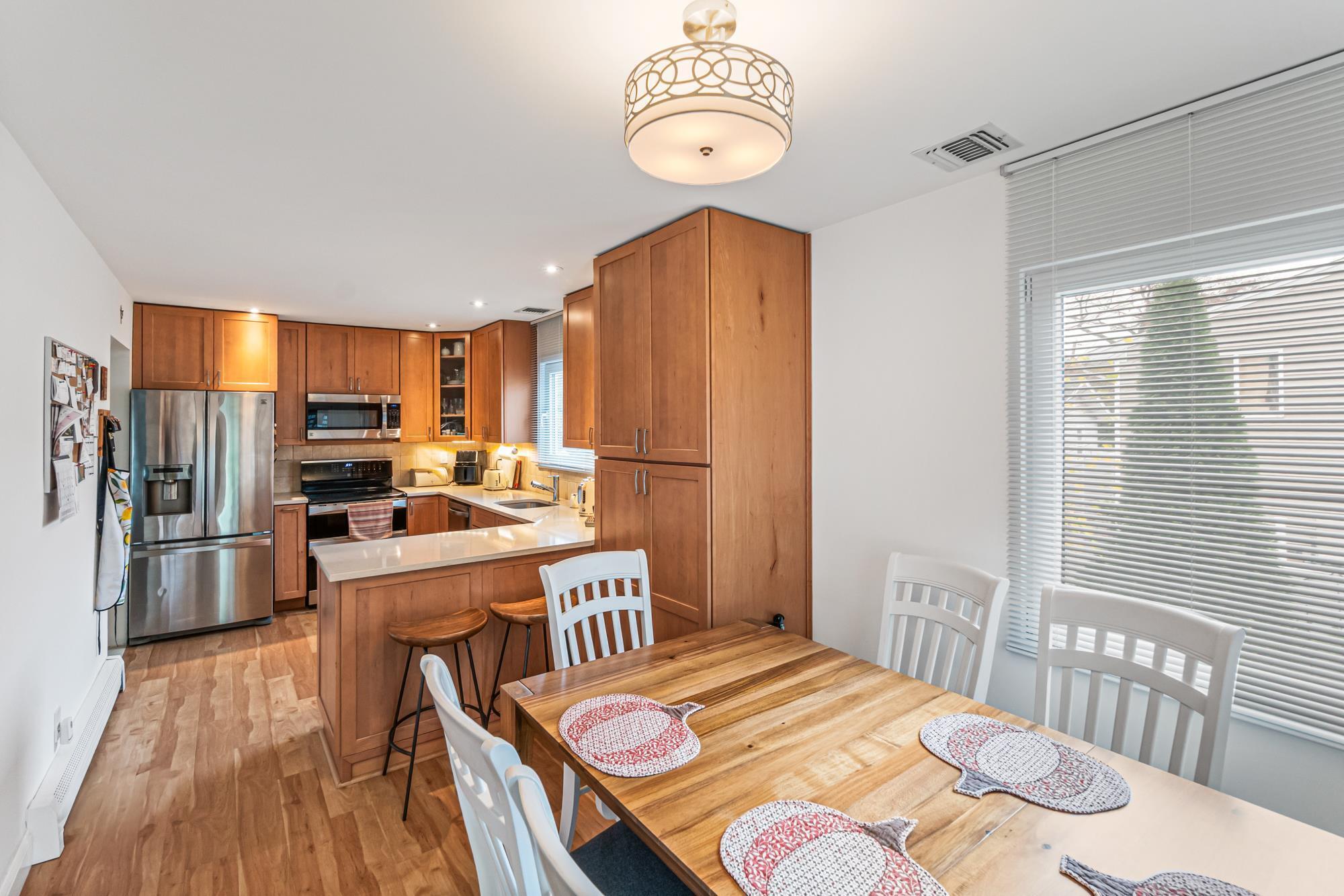 Ronkonkoma, Long Island NY homes sold — 4928 Express Drive South kitchen | Ronkonkoma real estate | Agatha Lubas, Homes by Agatha