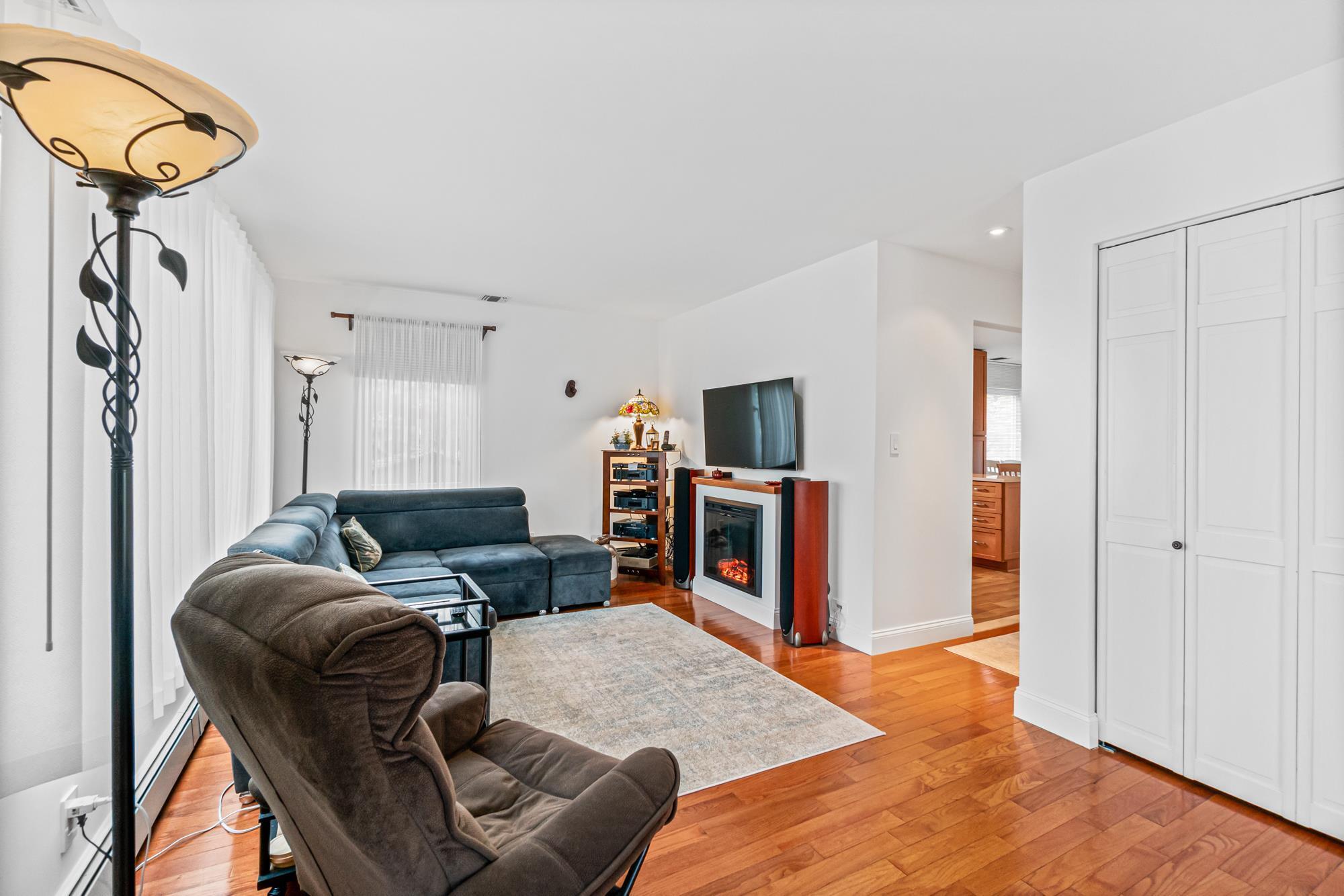 Ronkonkoma, NY real estate sold — 4928 Express Drive South | homes sold Ronkonkoma Long Island | Agatha Lubas, Homes by Agatha