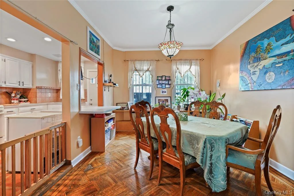 Single-family home for sale in Queens NY — 94-32 77th Street dining room