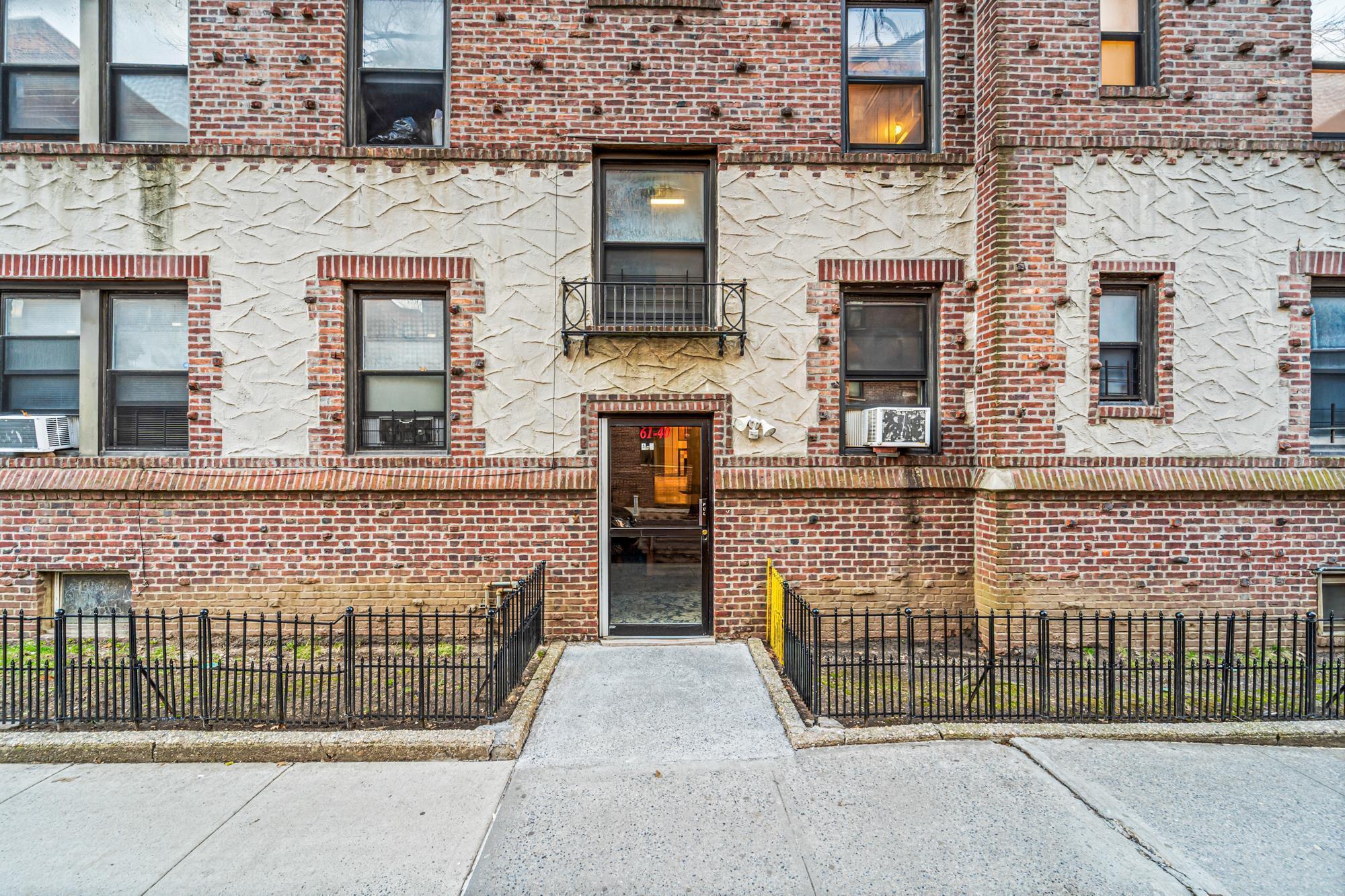 Sold co-ops in Rego Park, NY 11374 — 61-40 Saunders Street #A11 | homes sold Rego Park Queens | Homes by Agatha realtor