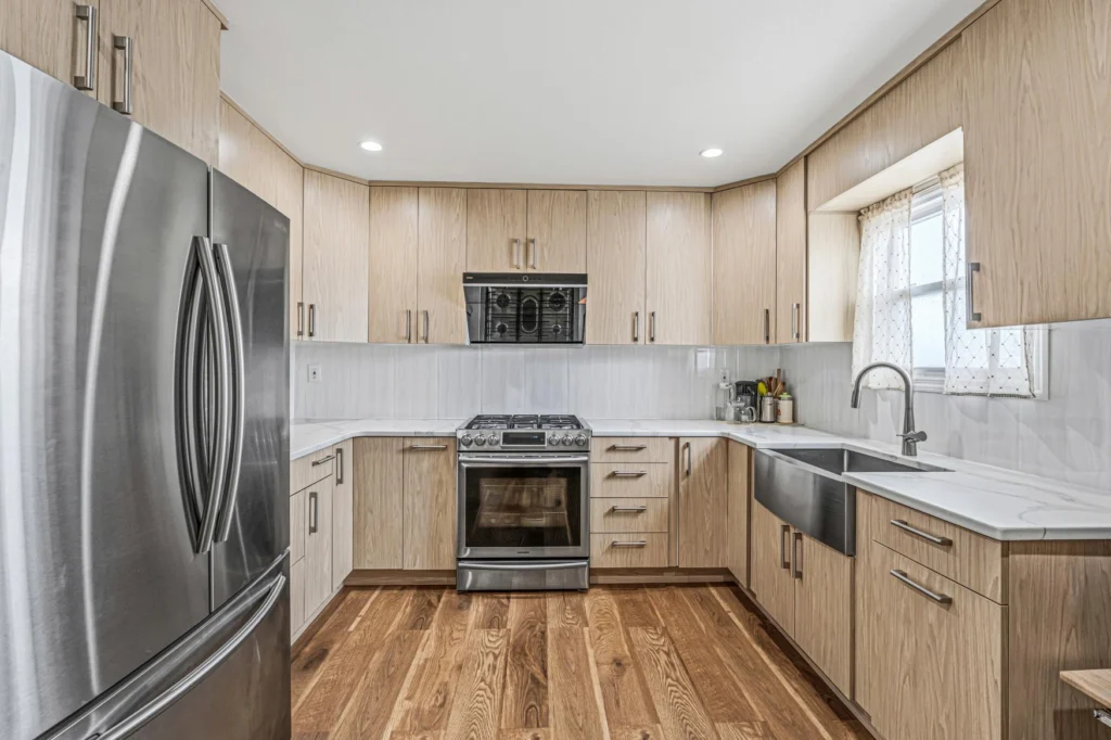 High ranch for sale in Howard Beach, Queens — 161-33 92nd Street dining area