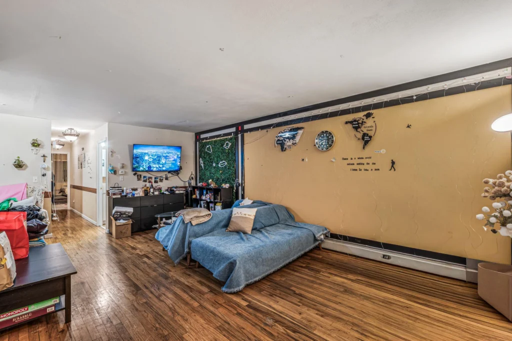 Homes sold in Queens NY — 93-03 90th Avenue dining area