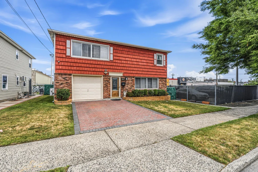 Howard Beach real estate for sale — 161-33 92nd Street living room