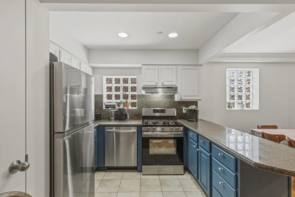 Kew Gardens condo with private terrace for sale — 83-71 116th Street 4B