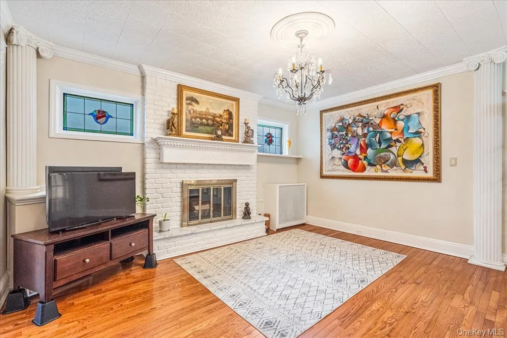 North Richmond Hill homes sold — 84-31 107th Street summer room